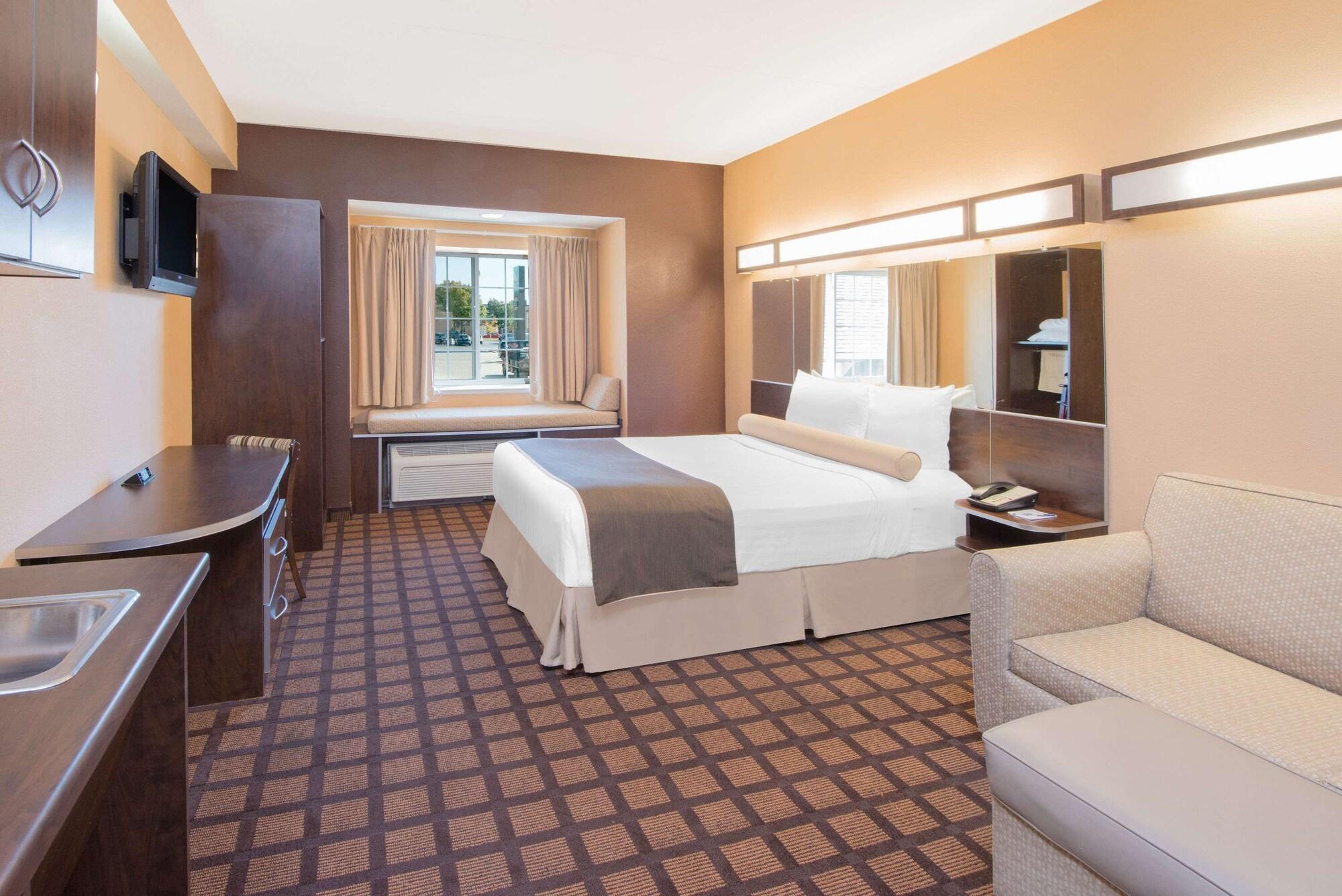 Microtel Inn & Suites By Wyndham Quincy Downtown - River Area Exterior photo