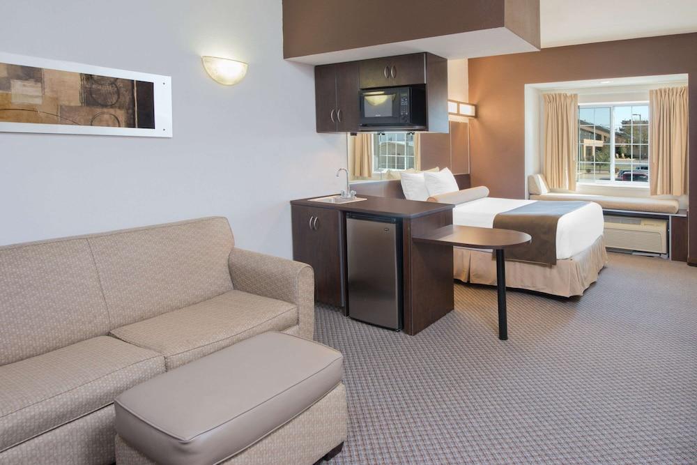 Microtel Inn & Suites By Wyndham Quincy Downtown - River Area Exterior photo
