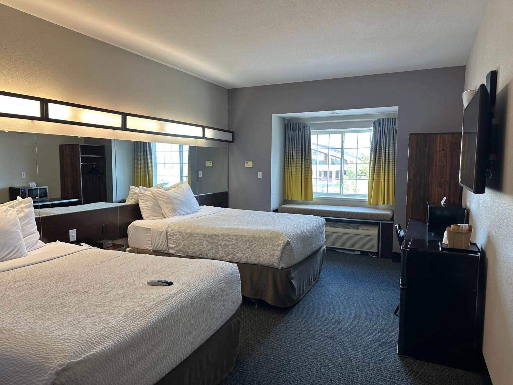 Microtel Inn & Suites By Wyndham Quincy Downtown - River Area Exterior photo
