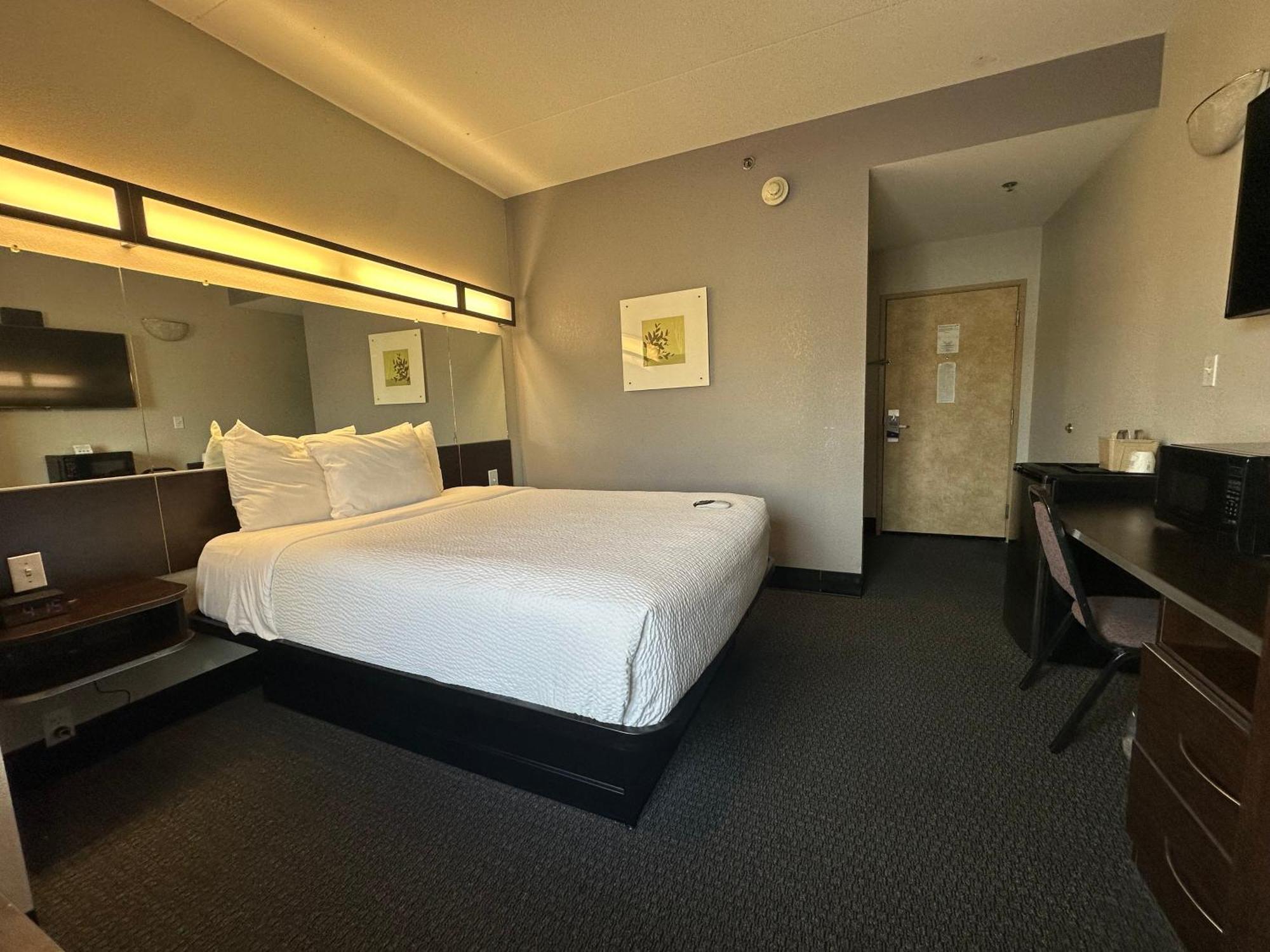 Microtel Inn & Suites By Wyndham Quincy Downtown - River Area Exterior photo