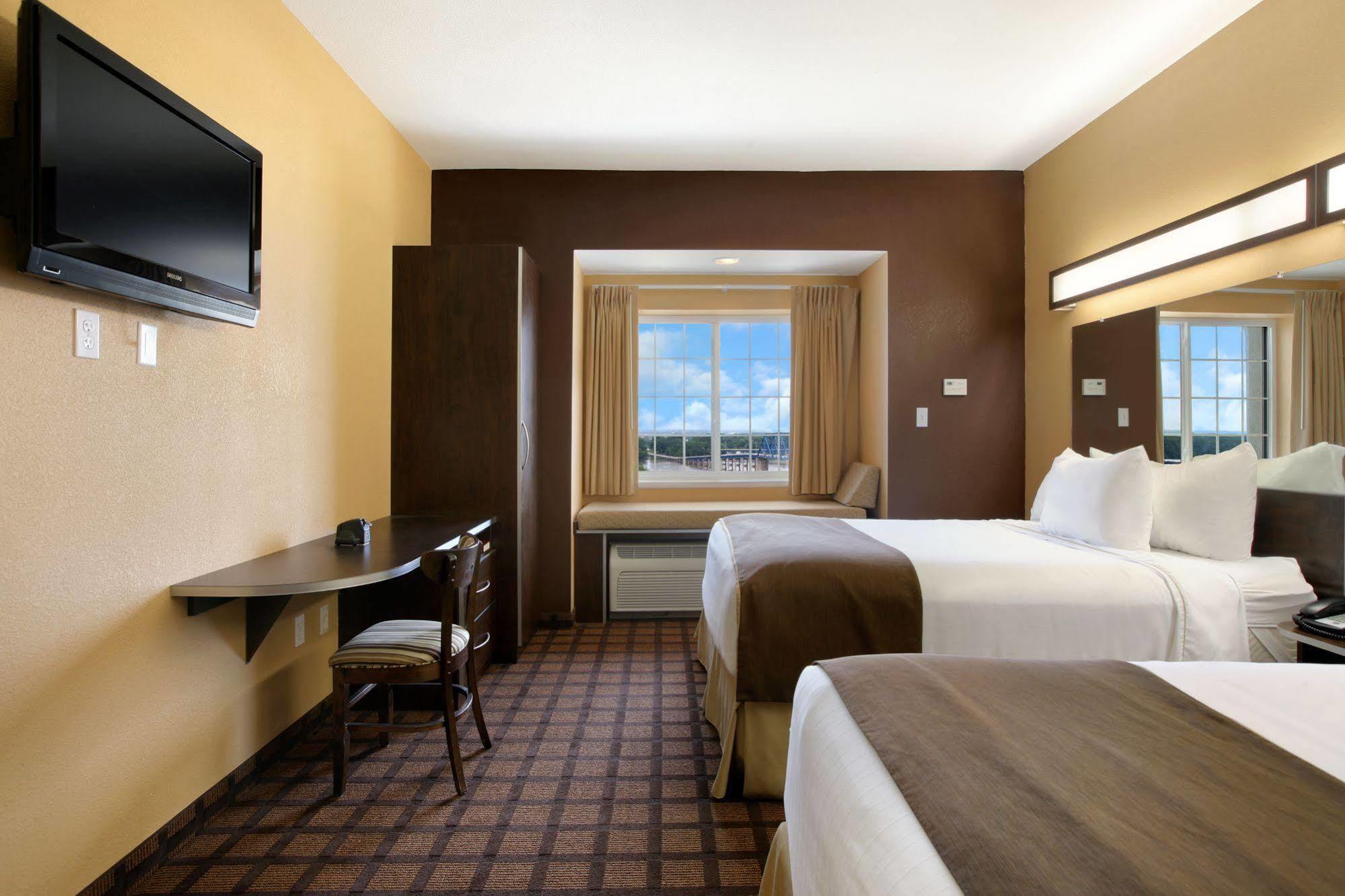 Microtel Inn & Suites By Wyndham Quincy Downtown - River Area Exterior photo