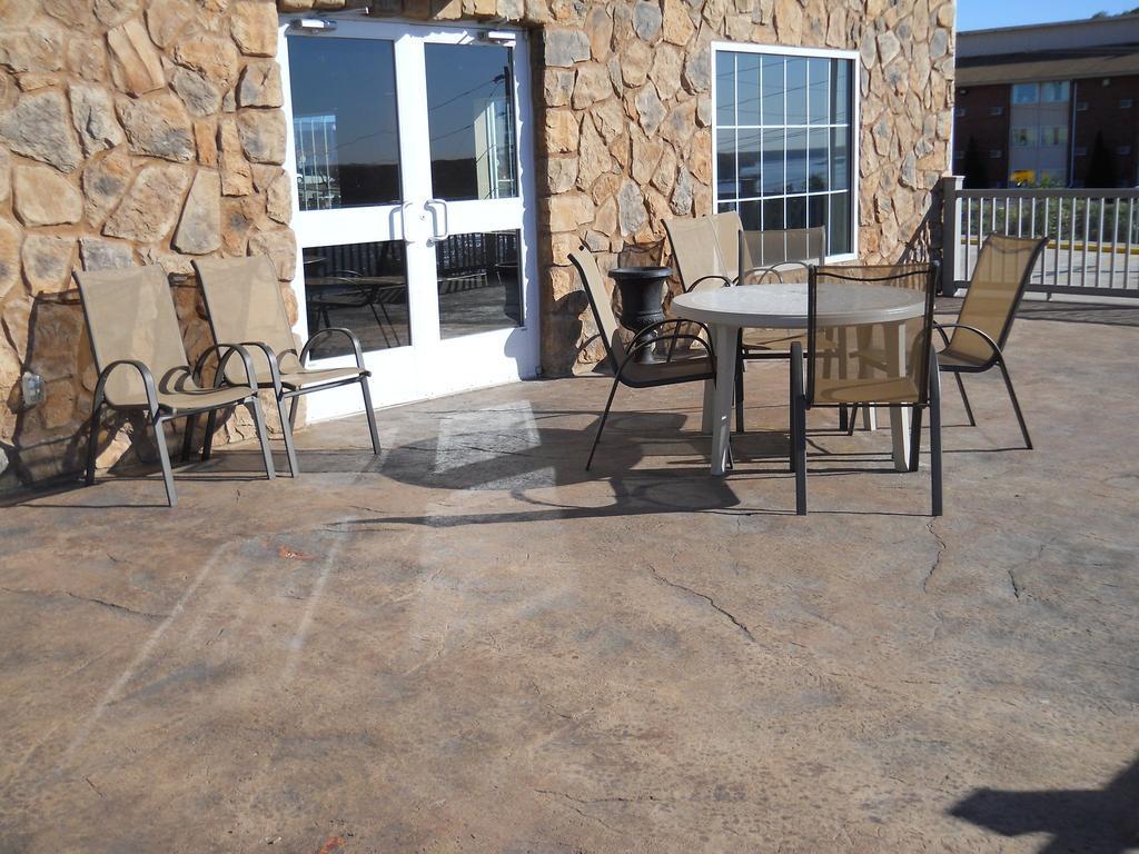 Microtel Inn & Suites By Wyndham Quincy Downtown - River Area Exterior photo